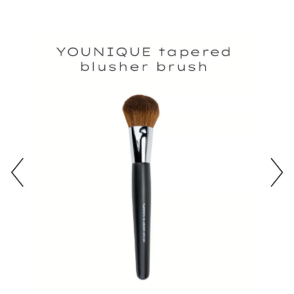 Younique Tapered Blusher Brush